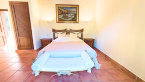 Bright en-suite bedroom in Santa Ponsa, Mallorca real estate JK Invest Group. Spain