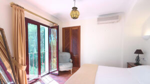 Bright en-suite bedroom in Santa Ponsa Mallorca real estate