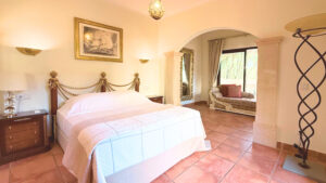 Bright en-suite bedroom in Santa Ponsa Mallorca real estate