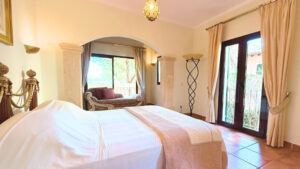 Bright en-suite bedroom in Santa Ponsa Mallorca real estate
