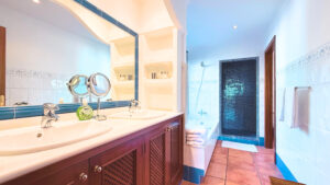 Elegant bathroom in luxury apartment for sale Santa Ponsa Mallorca