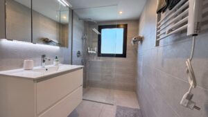 Elegant penthouse with spacious terraces in Santa Ponsa, perfectly located near the coast, golf courses and Port Adriano marina