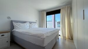 Elegant penthouse with spacious terraces in Santa Ponsa, perfectly located near the coast, golf courses and Port Adriano marina