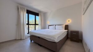 Elegant penthouse with spacious terraces in Santa Ponsa, perfectly located near the coast, golf courses and Port Adriano marina