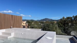 Elegant penthouse with spacious terraces in Santa Ponsa, perfectly located near the coast, golf courses and Port Adriano marina