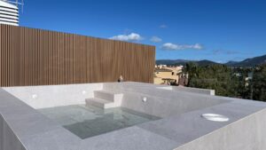 Elegant penthouse with spacious terraces in Santa Ponsa, perfectly located near the coast, golf courses and Port Adriano marina