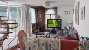 Spacious duplex for renovation in Sol de Mallorca featuring bright interiors, private rooftop terrace, communal pool, large garage, and prime location near beaches, golf courses, international schools, and luxury marinas.