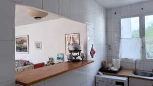 Spacious duplex for renovation in Sol de Mallorca featuring bright interiors, private rooftop terrace, communal pool, large garage, and prime location near beaches, golf courses, international schools, and luxury marinas.