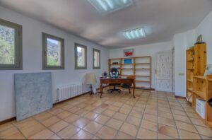 Villa in Esporles plot 8000m2 house 350m2