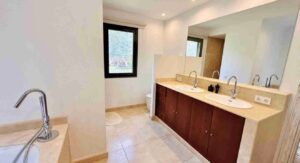 Villa in Esporles plot 8000m2 house 350m2