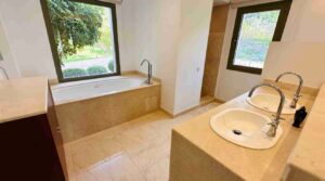 Villa in Esporles plot 8000m2 house 350m2