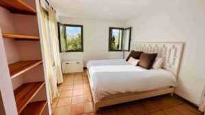 Villa in Esporles plot 8000m2 house 350m2